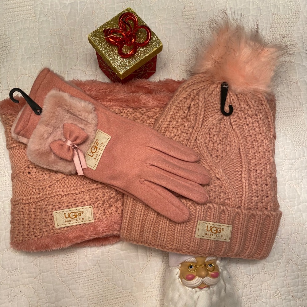 Ugg 3pc hat scarf and gloves set
